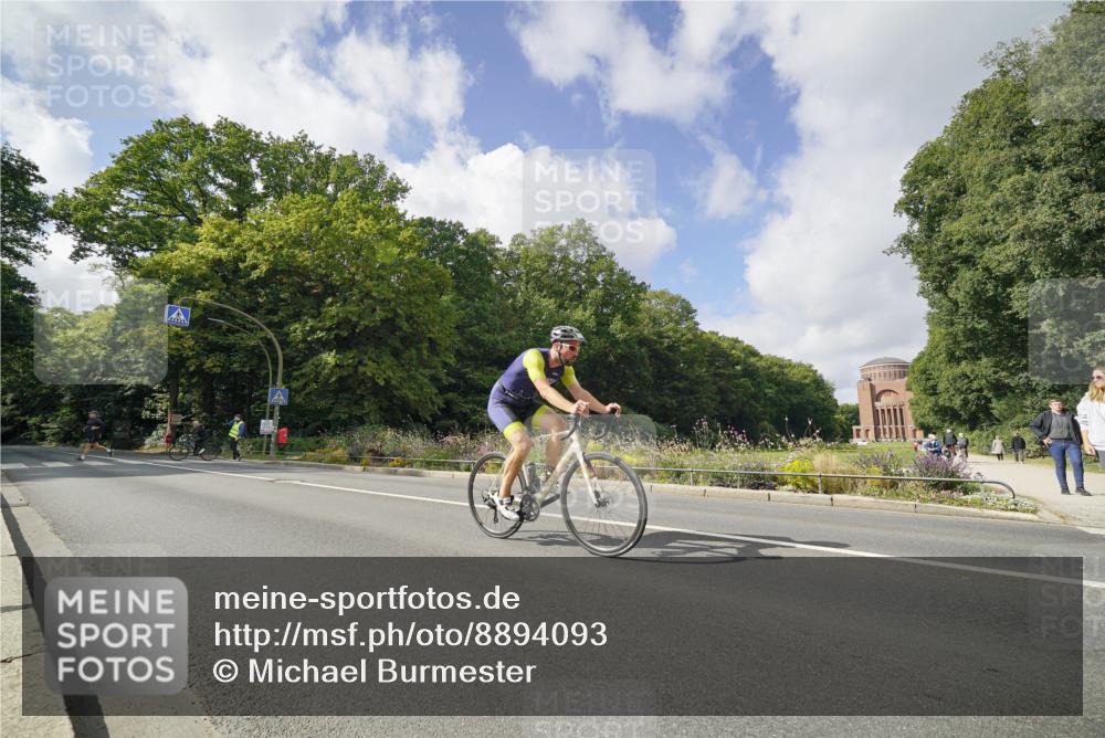 14.09.2025 - Stadtparktriathlon Michael Burmester http://msf.ph/oto/8894093 14.09.2025 12:07:03 Radfahren 1054, 1066 meine-sportfotos.de