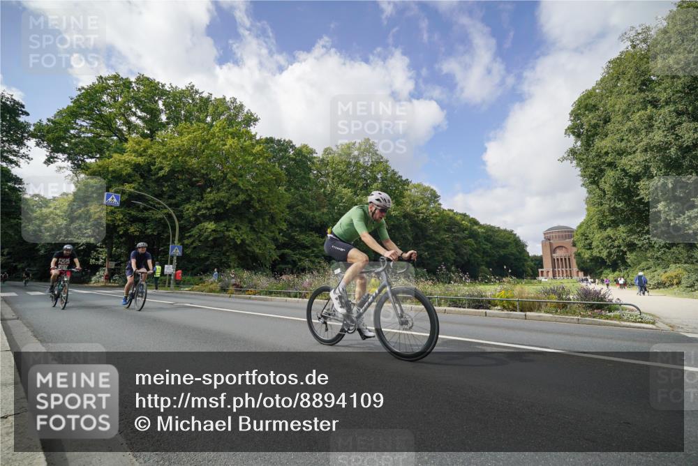 14.09.2025 - Stadtparktriathlon Michael Burmester http://msf.ph/oto/8894109 14.09.2025 12:07:44 Radfahren 1033, 1048, 1063, 1115, 1150, 1187 meine-sportfotos.de