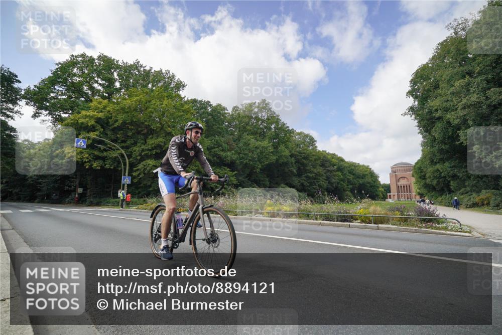 14.09.2025 - Stadtparktriathlon Michael Burmester http://msf.ph/oto/8894121 14.09.2025 12:07:59 Radfahren 1047, 1182, 1192, 1202, 1209 meine-sportfotos.de