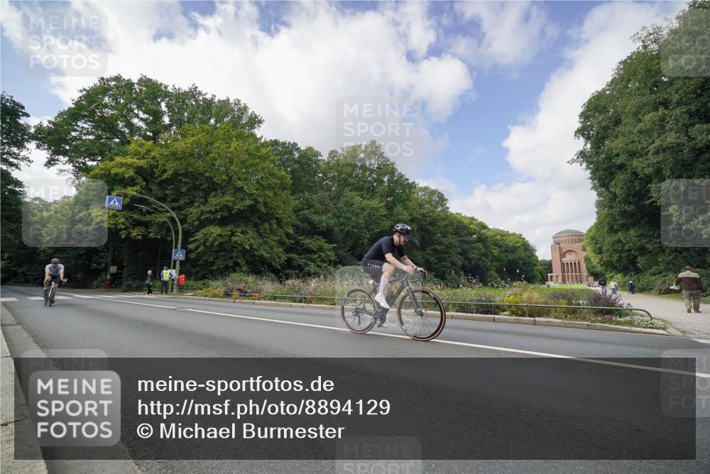 14.09.2025 - Stadtparktriathlon Michael Burmester http://msf.ph/oto/8894129 14.09.2025 12:08:16 Radfahren 1062, 1099, 1168, 1200, 1215 meine-sportfotos.de