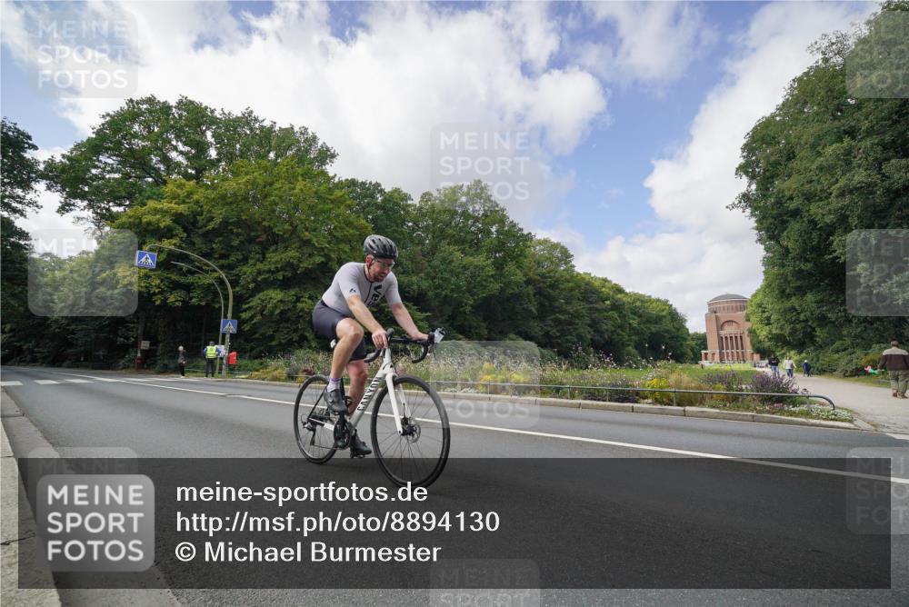 14.09.2025 - Stadtparktriathlon Michael Burmester http://msf.ph/oto/8894130 14.09.2025 12:08:17 Radfahren 1062, 1099, 1168, 1200, 1215 meine-sportfotos.de