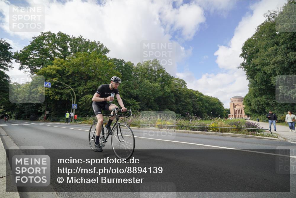 14.09.2025 - Stadtparktriathlon Michael Burmester http://msf.ph/oto/8894139 14.09.2025 12:08:39 Radfahren 1019, 1039, 1058, 1060, 1086, 1162, 1174, 1185, 1186 meine-sportfotos.de