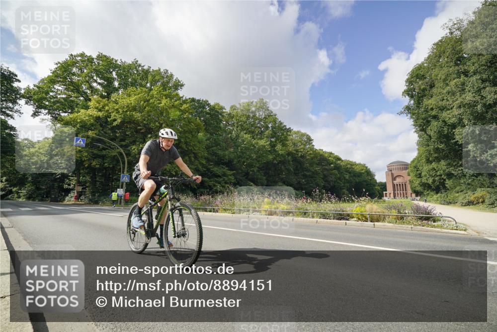 14.09.2025 - Stadtparktriathlon Michael Burmester http://msf.ph/oto/8894151 14.09.2025 12:09:17 Radfahren 1220 meine-sportfotos.de