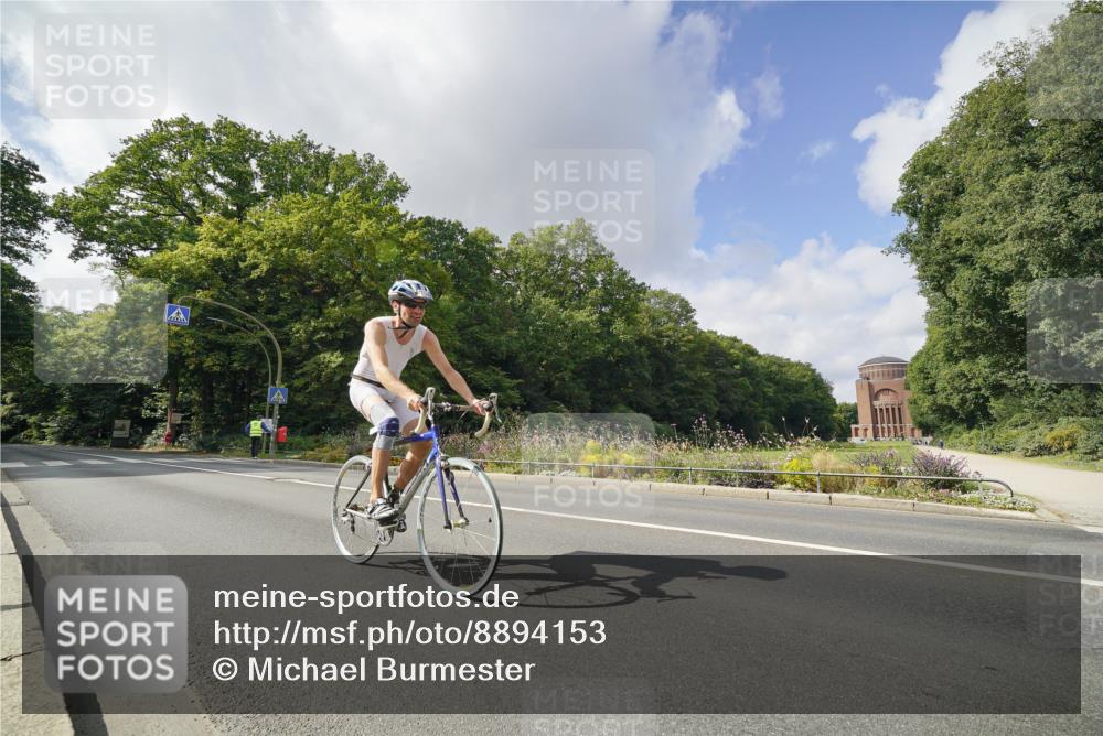 14.09.2025 - Stadtparktriathlon Michael Burmester http://msf.ph/oto/8894153 14.09.2025 12:09:27 Radfahren 1158 meine-sportfotos.de