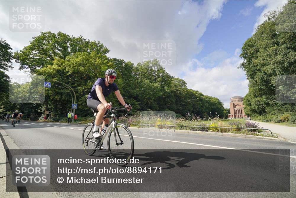 14.09.2025 - Stadtparktriathlon Michael Burmester http://msf.ph/oto/8894171 14.09.2025 12:10:14 Radfahren 1065, 1073, 1085, 1095, 1110, 1129, 1141, 1163, 1203, 1211, 1218 meine-sportfotos.de