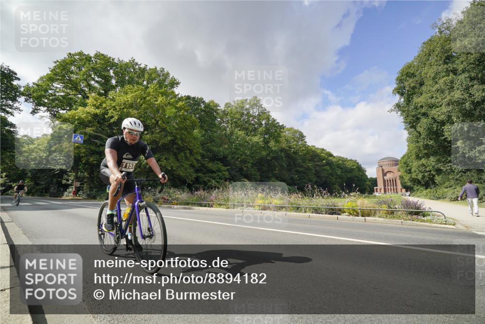 14.09.2025 - Stadtparktriathlon Michael Burmester http://msf.ph/oto/8894182 14.09.2025 12:10:32 Radfahren 1157, 1169 meine-sportfotos.de