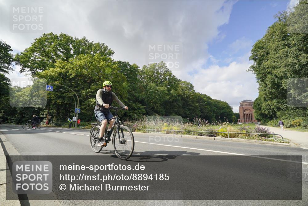 14.09.2025 - Stadtparktriathlon Michael Burmester http://msf.ph/oto/8894185 14.09.2025 12:10:42 Radfahren 1117, 1133 meine-sportfotos.de