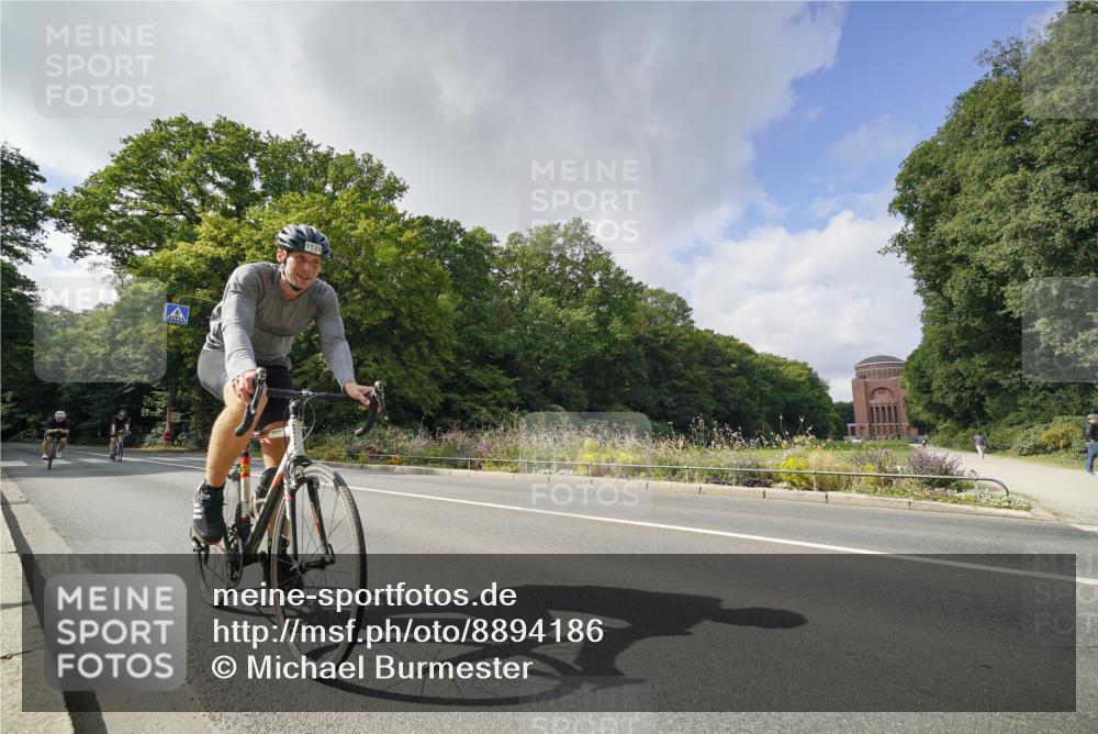 14.09.2025 - Stadtparktriathlon Michael Burmester http://msf.ph/oto/8894186 14.09.2025 12:10:49 Radfahren 1022, 1133, 1205 meine-sportfotos.de
