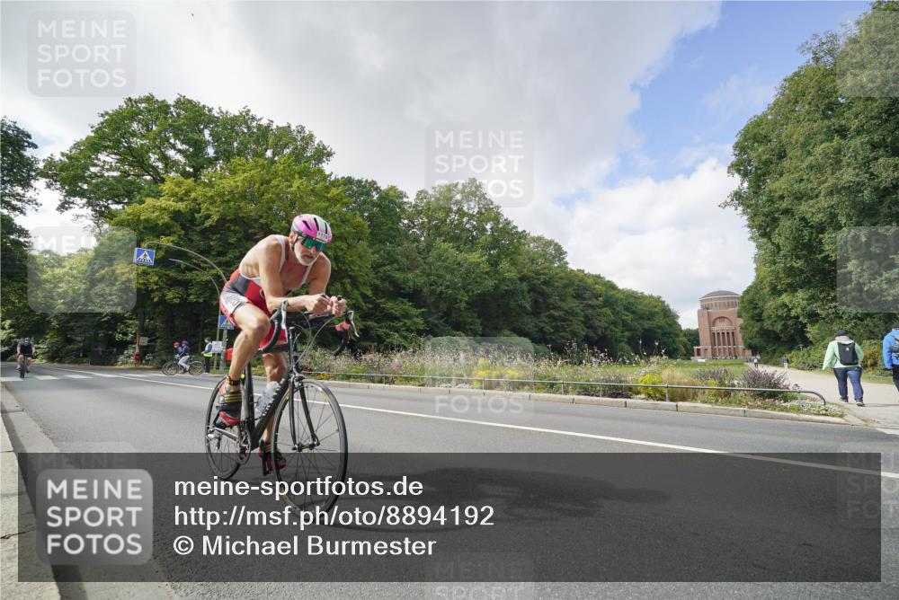 14.09.2025 - Stadtparktriathlon Michael Burmester http://msf.ph/oto/8894192 14.09.2025 12:11:03 Radfahren 1108, 1144, 1170 meine-sportfotos.de