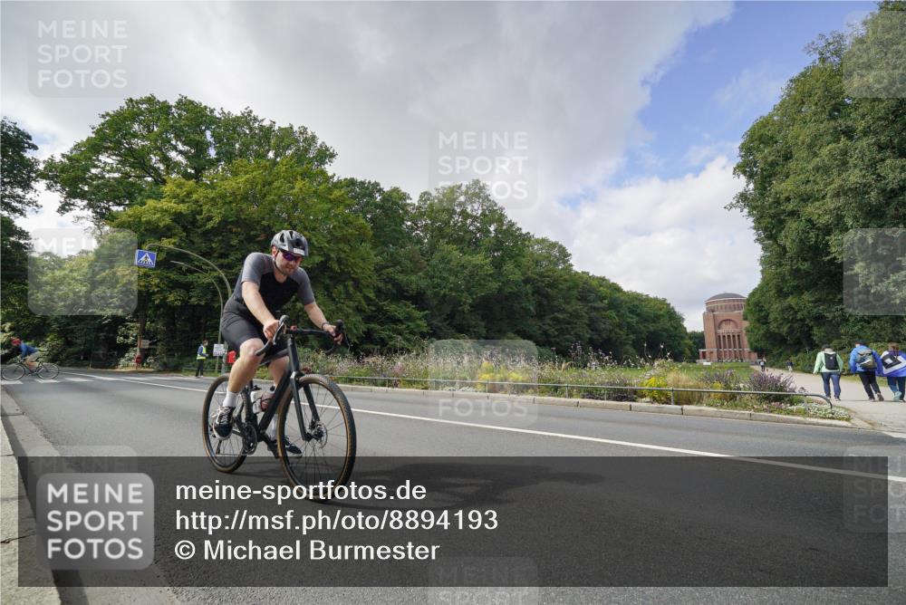 14.09.2025 - Stadtparktriathlon Michael Burmester http://msf.ph/oto/8894193 14.09.2025 12:11:05 Radfahren 1108, 1144, 1170 meine-sportfotos.de