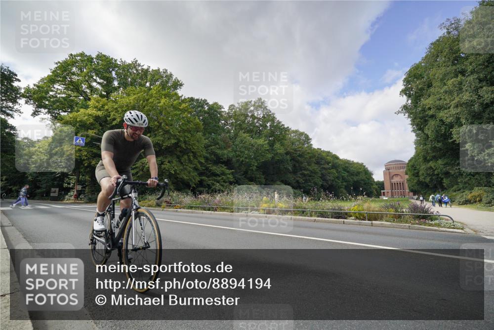 14.09.2025 - Stadtparktriathlon Michael Burmester http://msf.ph/oto/8894194 14.09.2025 12:11:19 Radfahren 1056, 1139 meine-sportfotos.de