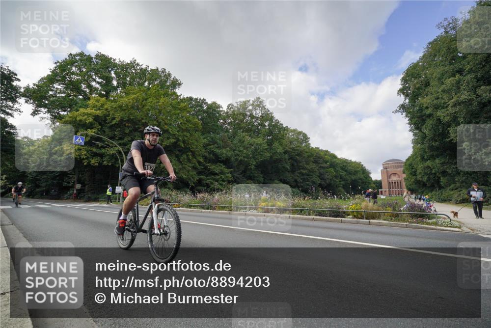 14.09.2025 - Stadtparktriathlon Michael Burmester http://msf.ph/oto/8894203 14.09.2025 12:11:41 Radfahren 1079, 1089, 1094 meine-sportfotos.de