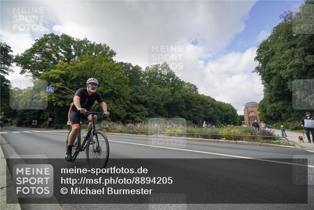 14.09.2025 - Stadtparktriathlon Michael Burmester http://msf.ph/oto/8894205 14.09.2025 12:11:44 Radfahren 1079, 1094, 1217 meine-sportfotos.de