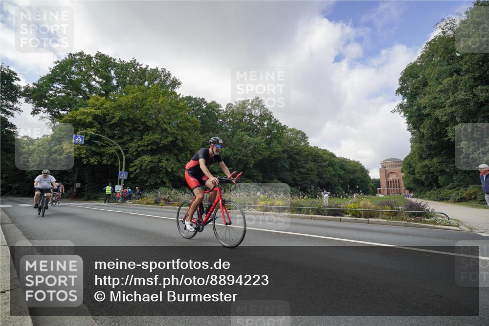 14.09.2025 - Stadtparktriathlon Michael Burmester http://msf.ph/oto/8894223 14.09.2025 12:12:41 Radfahren 1053, 1100, 1147, 1155, 1197 meine-sportfotos.de
