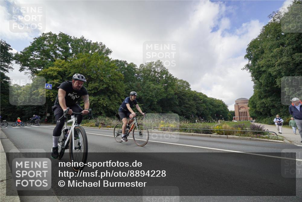 14.09.2025 - Stadtparktriathlon Michael Burmester http://msf.ph/oto/8894228 14.09.2025 12:12:54 Radfahren 1055, 1128, 1183 meine-sportfotos.de