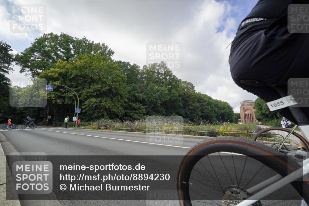 14.09.2025 - Stadtparktriathlon Michael Burmester http://msf.ph/oto/8894230 14.09.2025 12:12:55 Radfahren 1055, 1128, 1183 meine-sportfotos.de