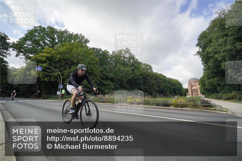 14.09.2025 - Stadtparktriathlon Michael Burmester http://msf.ph/oto/8894235 14.09.2025 12:13:21 Radfahren 1061, 1134, 1137, 1145, 1159 meine-sportfotos.de