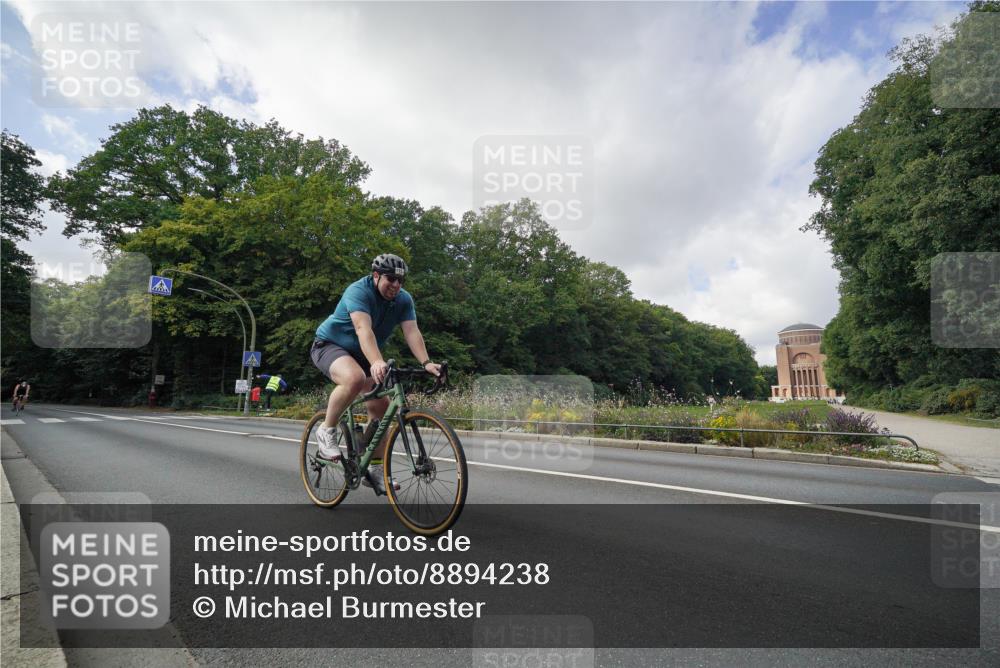 14.09.2025 - Stadtparktriathlon Michael Burmester http://msf.ph/oto/8894238 14.09.2025 12:13:26 Radfahren 1061, 1134, 1137, 1159, 1214 meine-sportfotos.de