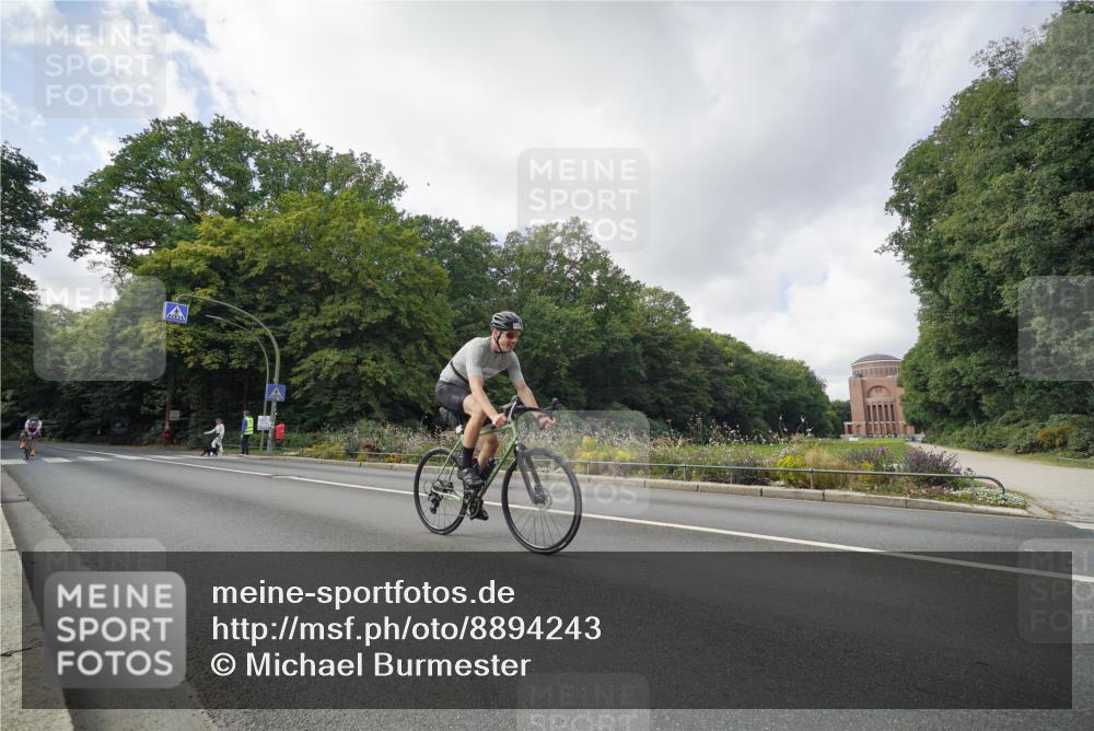 14.09.2025 - Stadtparktriathlon Michael Burmester http://msf.ph/oto/8894243 14.09.2025 12:13:57 Radfahren 1059, 1122, 1188 meine-sportfotos.de