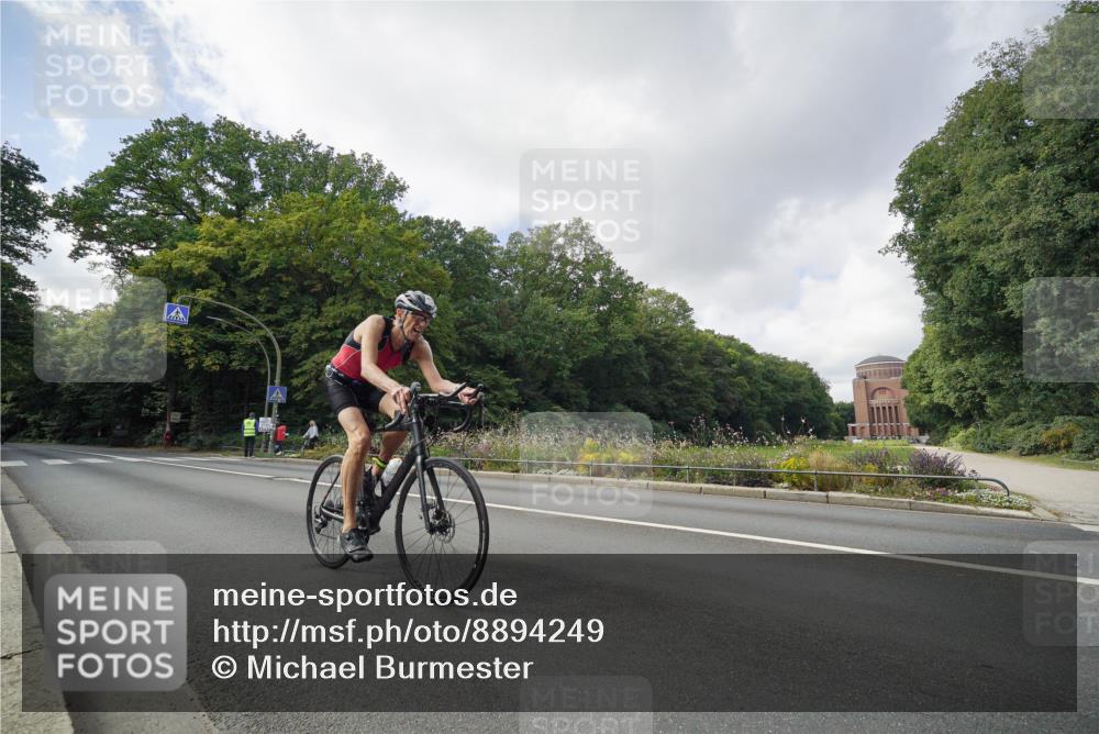 14.09.2025 - Stadtparktriathlon Michael Burmester http://msf.ph/oto/8894249 14.09.2025 12:14:12 Radfahren 1180, 1199 meine-sportfotos.de