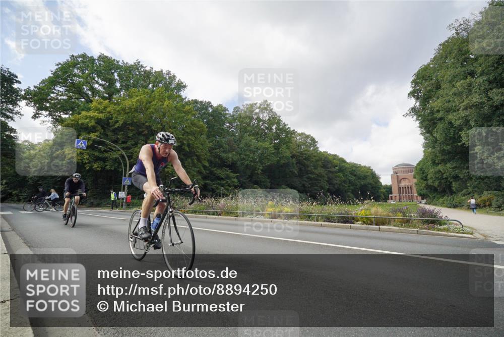 14.09.2025 - Stadtparktriathlon Michael Burmester http://msf.ph/oto/8894250 14.09.2025 12:14:24 Radfahren 1088, 1124 meine-sportfotos.de