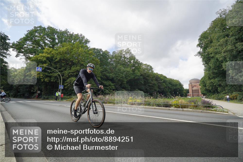 14.09.2025 - Stadtparktriathlon Michael Burmester http://msf.ph/oto/8894251 14.09.2025 12:14:25 Radfahren 1088, 1124 meine-sportfotos.de