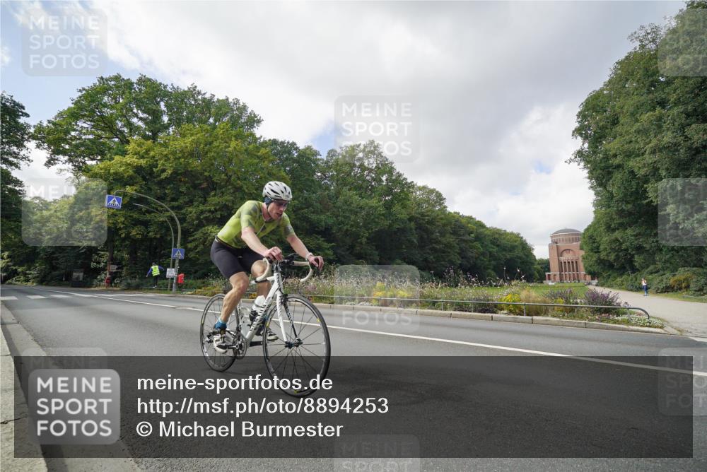 14.09.2025 - Stadtparktriathlon Michael Burmester http://msf.ph/oto/8894253 14.09.2025 12:14:37 Radfahren 1121, 1168 meine-sportfotos.de