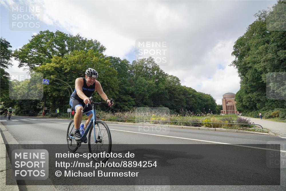 14.09.2025 - Stadtparktriathlon Michael Burmester http://msf.ph/oto/8894254 14.09.2025 12:14:43 Radfahren 1121, 1168, 1209 meine-sportfotos.de