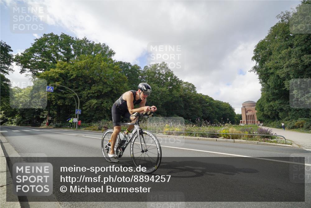 14.09.2025 - Stadtparktriathlon Michael Burmester http://msf.ph/oto/8894257 14.09.2025 12:14:47 Radfahren 1121, 1209 meine-sportfotos.de