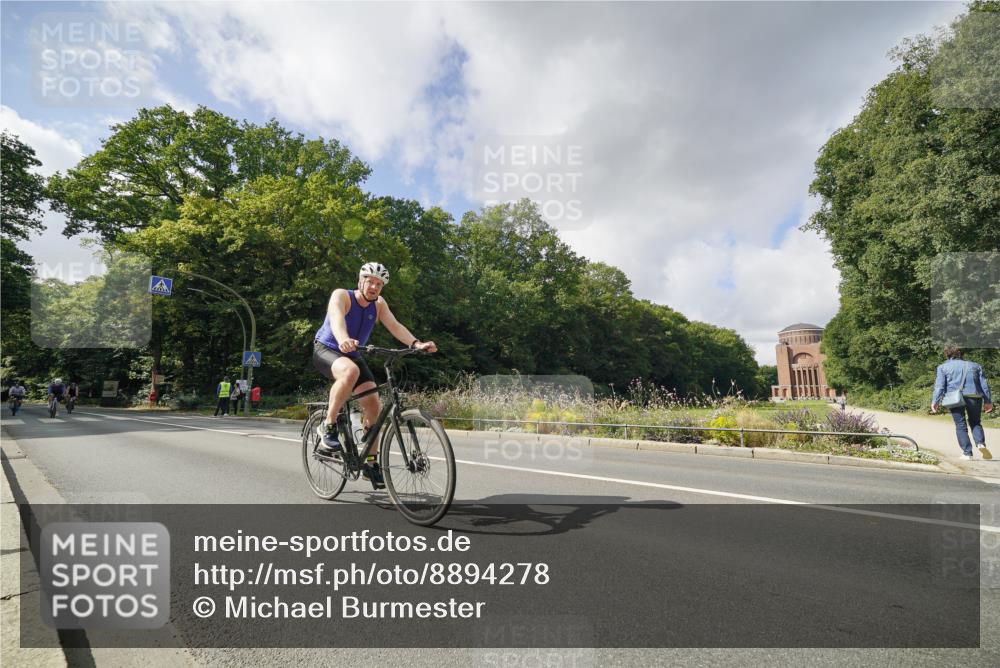 14.09.2025 - Stadtparktriathlon Michael Burmester http://msf.ph/oto/8894278 14.09.2025 12:15:56 Radfahren 1068, 1185, 1193, 1194, 1311 meine-sportfotos.de