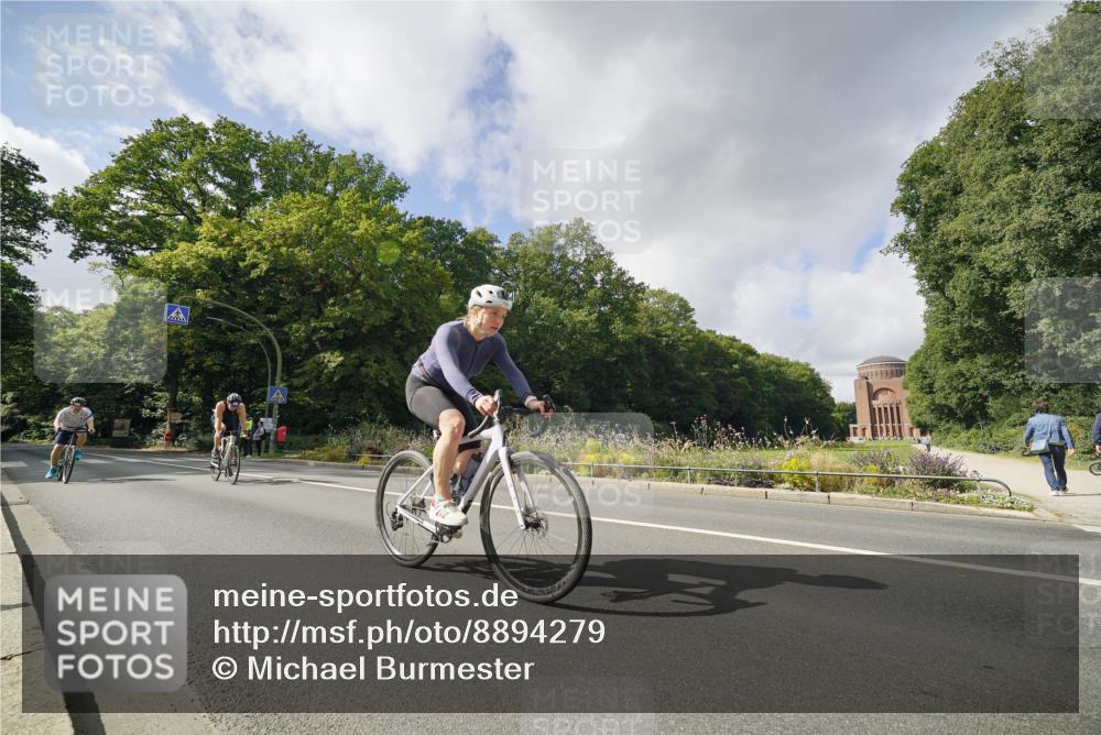 14.09.2025 - Stadtparktriathlon Michael Burmester http://msf.ph/oto/8894279 14.09.2025 12:15:58 Radfahren 1068, 1185, 1193, 1194, 1311 meine-sportfotos.de
