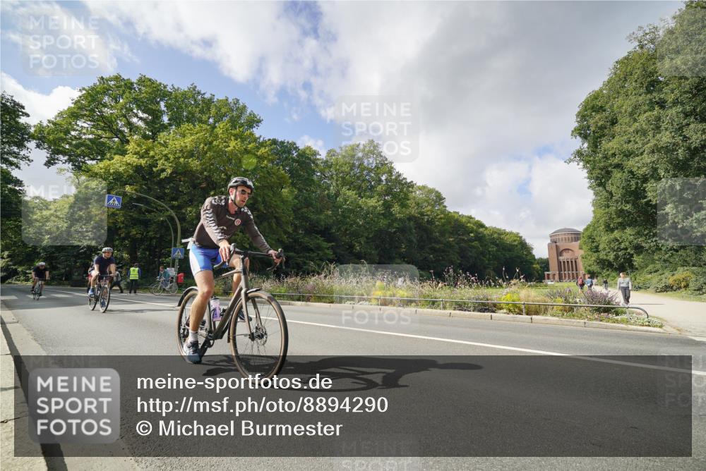 14.09.2025 - Stadtparktriathlon Michael Burmester http://msf.ph/oto/8894290 14.09.2025 12:16:32 Radfahren 1057, 1098, 1150, 1182, 1187, 1301 meine-sportfotos.de