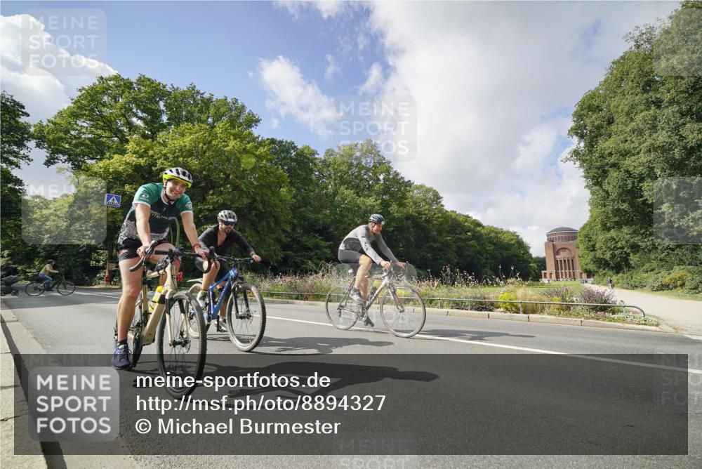 14.09.2025 - Stadtparktriathlon Michael Burmester http://msf.ph/oto/8894327 14.09.2025 12:17:59 Radfahren 1126, 1133, 1141, 1149, 1200, 1215, 1310 meine-sportfotos.de