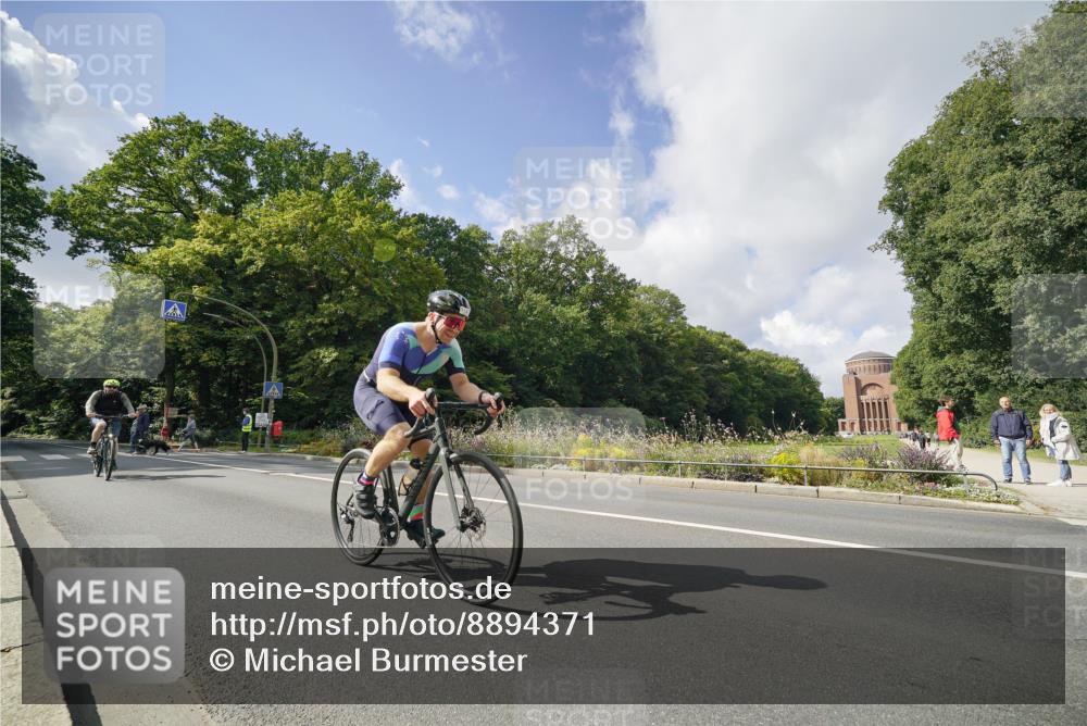 14.09.2025 - Stadtparktriathlon Michael Burmester http://msf.ph/oto/8894371 14.09.2025 12:19:53 Radfahren 1117, 1128, 1223 meine-sportfotos.de