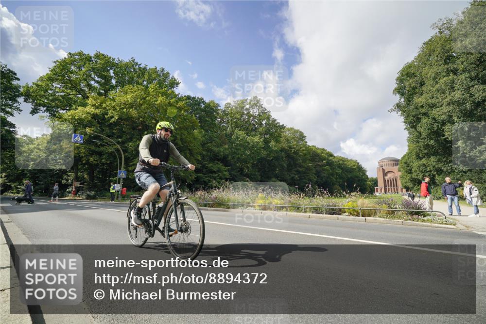 14.09.2025 - Stadtparktriathlon Michael Burmester http://msf.ph/oto/8894372 14.09.2025 12:19:54 Radfahren 1117, 1128 meine-sportfotos.de