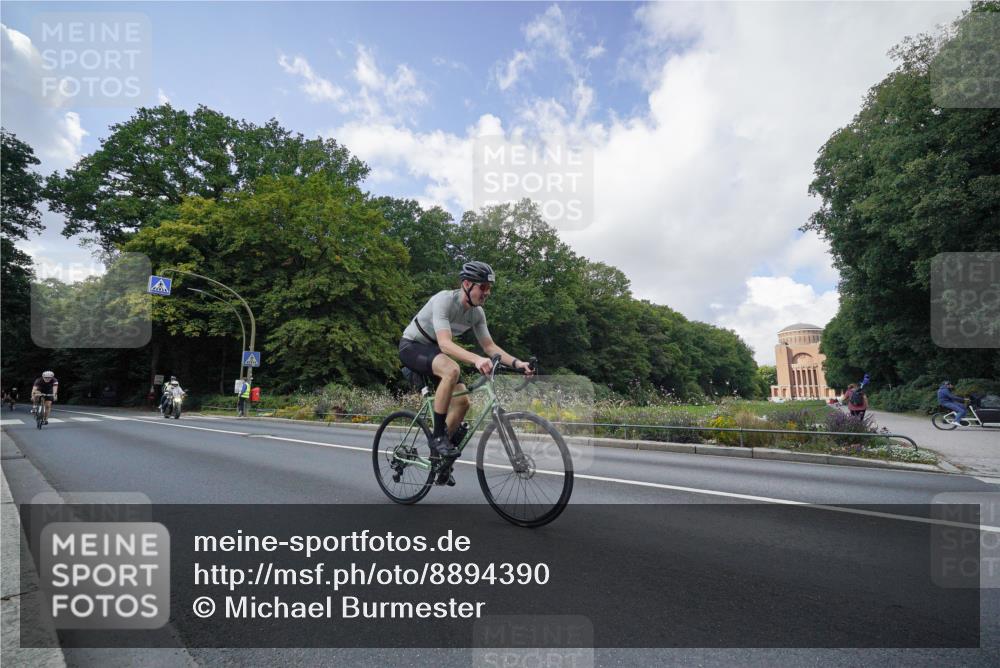 14.09.2025 - Stadtparktriathlon Michael Burmester http://msf.ph/oto/8894390 14.09.2025 12:21:13 Radfahren 1122, 1151, 1168, 1197, 1204, 1213, 1258, 1291, 1312, 1315, 1319 meine-sportfotos.de