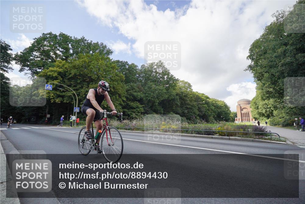 14.09.2025 - Stadtparktriathlon Michael Burmester http://msf.ph/oto/8894430 14.09.2025 12:22:19 Radfahren 1214, 1251, 1292, 1321 meine-sportfotos.de