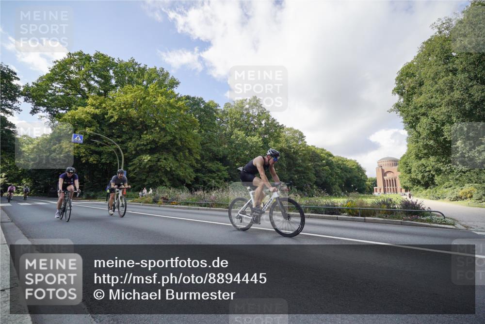 14.09.2025 - Stadtparktriathlon Michael Burmester http://msf.ph/oto/8894445 14.09.2025 12:22:46 Radfahren 1184, 1192, 1194, 1228, 1232, 1254, 1263, 1279, 1289, 1311 meine-sportfotos.de