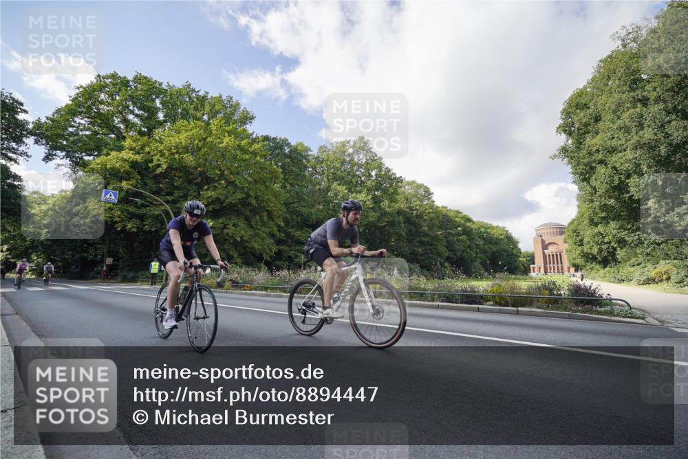 14.09.2025 - Stadtparktriathlon Michael Burmester http://msf.ph/oto/8894447 14.09.2025 12:22:46 Radfahren 1184, 1192, 1194, 1228, 1232, 1254, 1263, 1279, 1289, 1311 meine-sportfotos.de