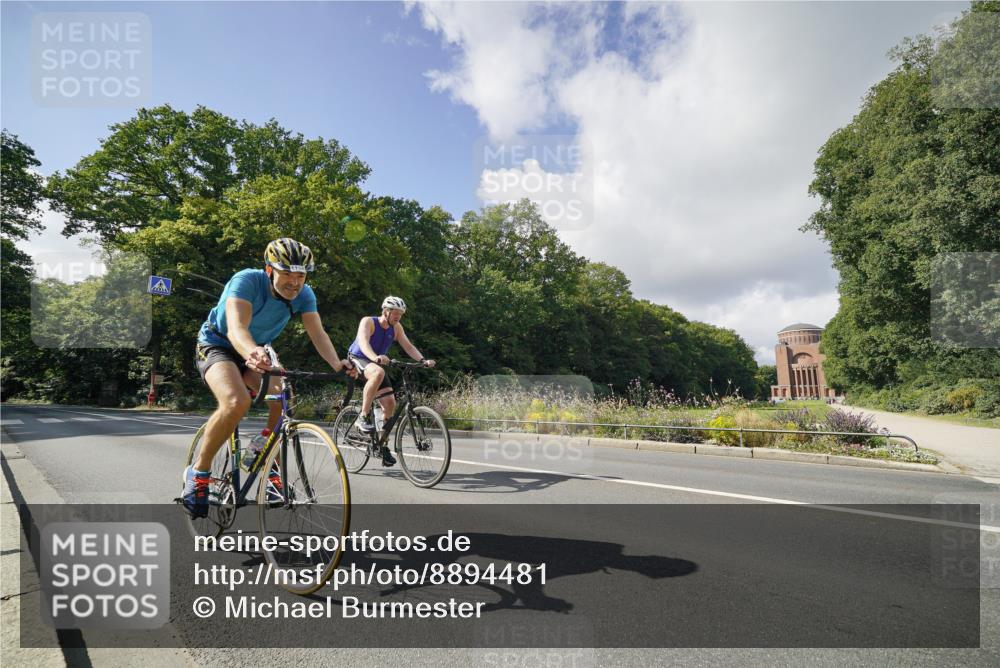 14.09.2025 - Stadtparktriathlon Michael Burmester http://msf.ph/oto/8894481 14.09.2025 12:24:34 Radfahren 1156, 1173, 1193, 1210 meine-sportfotos.de