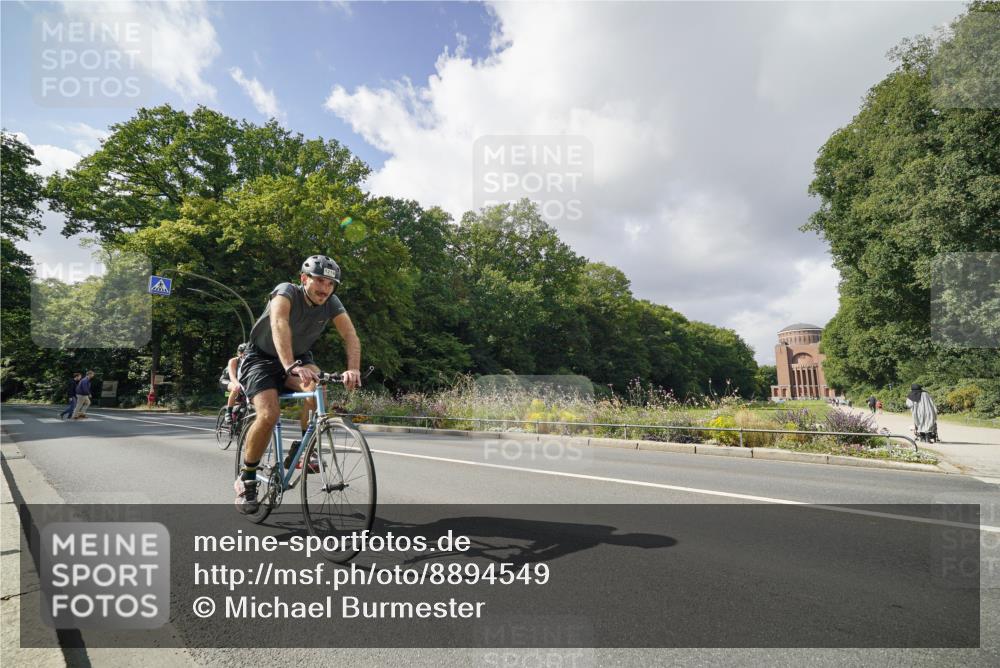 14.09.2025 - Stadtparktriathlon Michael Burmester http://msf.ph/oto/8894549 14.09.2025 12:27:04 Radfahren 1189, 1218, 1250, 1303 meine-sportfotos.de