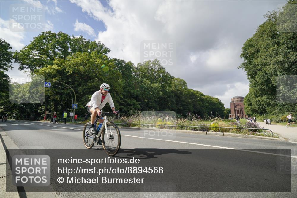14.09.2025 - Stadtparktriathlon Michael Burmester http://msf.ph/oto/8894568 14.09.2025 12:27:54 Radfahren 1123, 1137, 1175 meine-sportfotos.de
