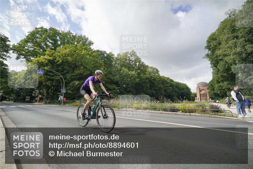 14.09.2025 - Stadtparktriathlon Michael Burmester http://msf.ph/oto/8894601 14.09.2025 12:29:27 Radfahren 1197, 1291 meine-sportfotos.de