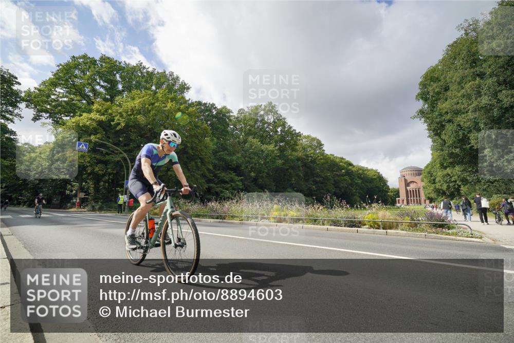 14.09.2025 - Stadtparktriathlon Michael Burmester http://msf.ph/oto/8894603 14.09.2025 12:29:46 Radfahren 1134, 1204, 1258, 1298, 1311 meine-sportfotos.de