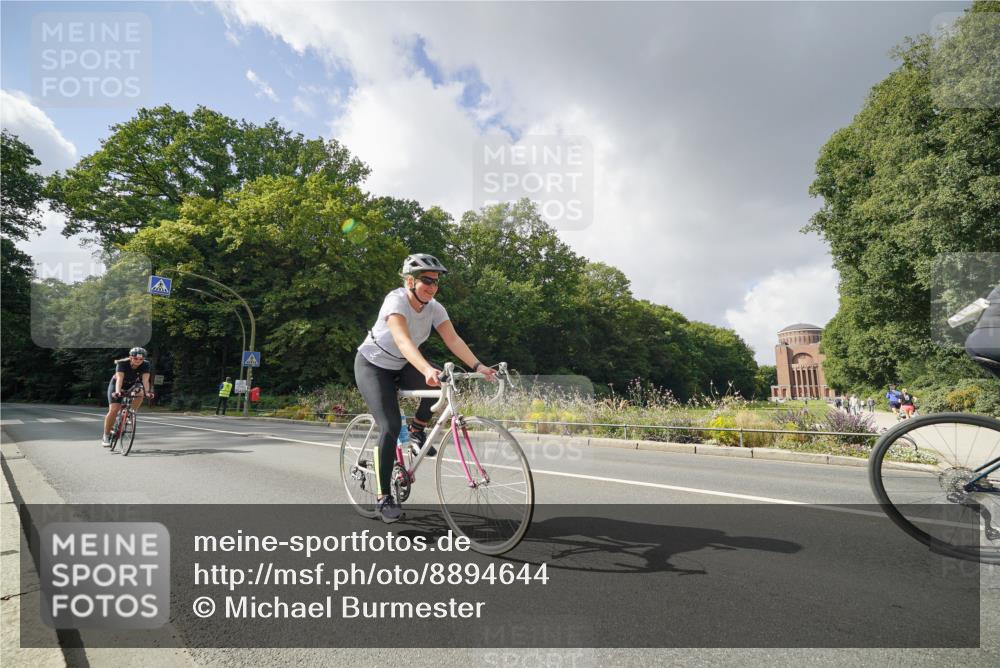 14.09.2025 - Stadtparktriathlon Michael Burmester http://msf.ph/oto/8894644 14.09.2025 12:31:21 Radfahren 1254, 1289, 1294 meine-sportfotos.de