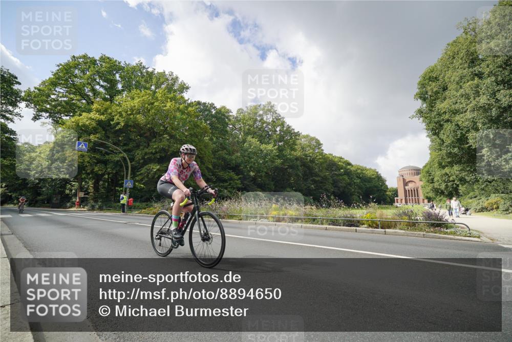 14.09.2025 - Stadtparktriathlon Michael Burmester http://msf.ph/oto/8894650 14.09.2025 12:31:40 Radfahren 1279, 1281 meine-sportfotos.de