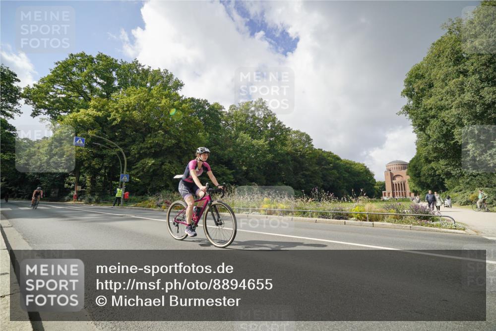 14.09.2025 - Stadtparktriathlon Michael Burmester http://msf.ph/oto/8894655 14.09.2025 12:32:04 Radfahren 1228, 1268, 1301 meine-sportfotos.de