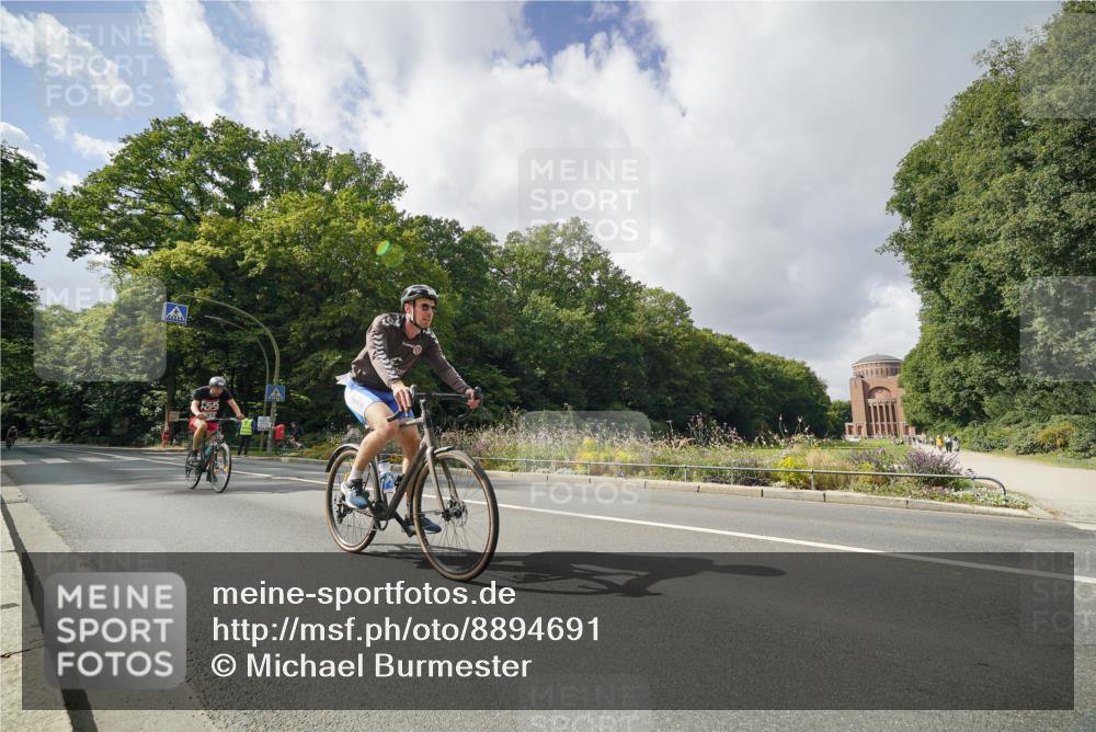 14.09.2025 - Stadtparktriathlon Michael Burmester http://msf.ph/oto/8894691 14.09.2025 12:33:45 Radfahren 1182, 1187, 1246, 1276 meine-sportfotos.de