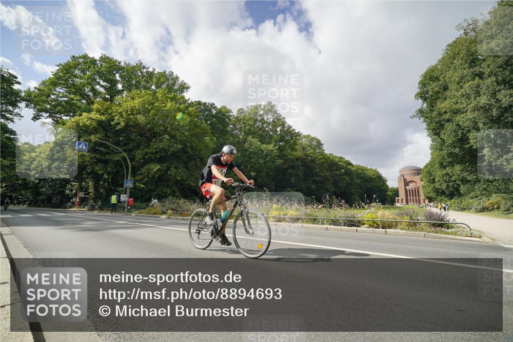 14.09.2025 - Stadtparktriathlon Michael Burmester http://msf.ph/oto/8894693 14.09.2025 12:33:46 Radfahren 1182, 1187, 1246, 1276, 1297 meine-sportfotos.de