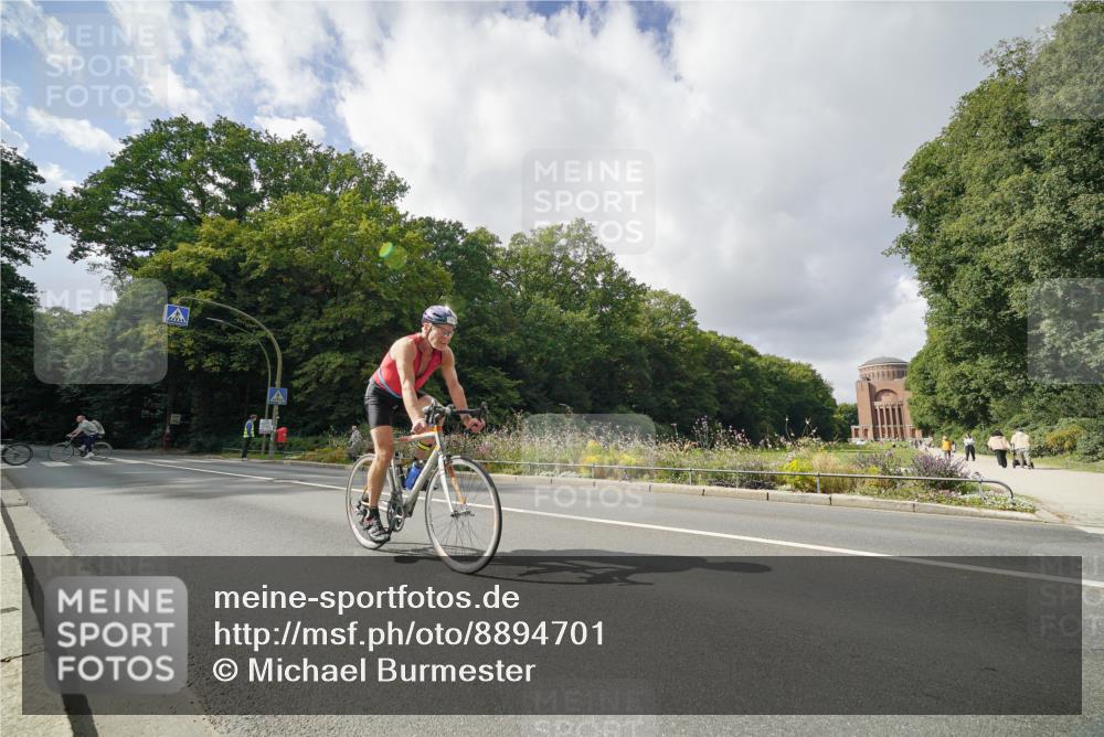 14.09.2025 - Stadtparktriathlon Michael Burmester http://msf.ph/oto/8894701 14.09.2025 12:34:01 Radfahren 1208, 1260, 1304 meine-sportfotos.de